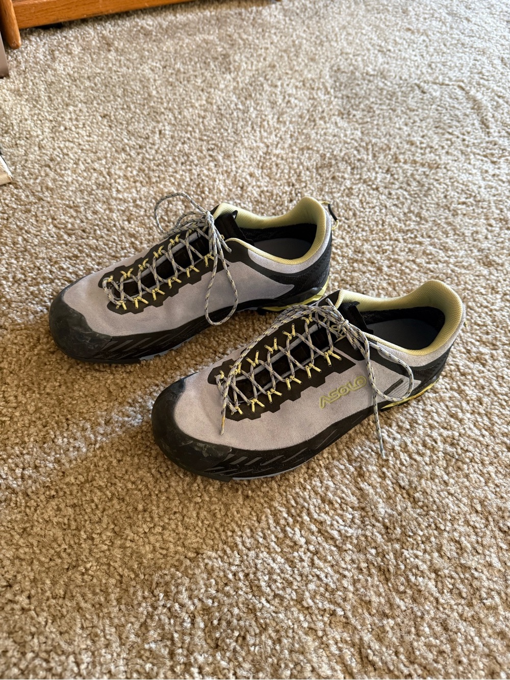 Asolo women’s Low-Cut hiking Shoes in Light Gray, Black and Yellow